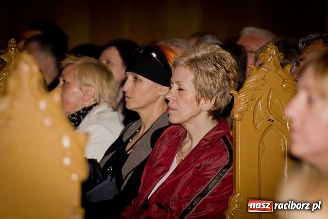 Zdjęcie w galerii na portalu naszraciborz.pl: Koncert papieski w kościele na Starej Wsi wiadomości z regionu