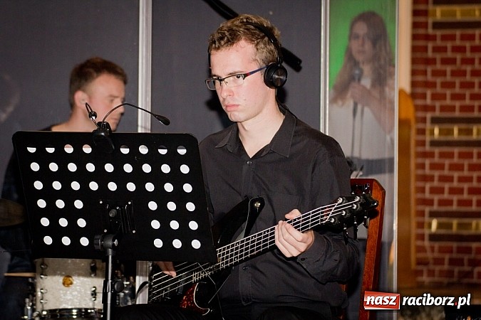 Zdjęcie w galerii na portalu naszraciborz.pl: Koncert papieski w kościele na Starej Wsi wiadomości z regionu