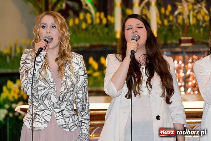 Zdjęcie w galerii na portalu naszraciborz.pl: Koncert papieski w kościele na Starej Wsi wiadomości z regionu