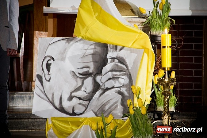 Zdjęcie w galerii na portalu naszraciborz.pl: Koncert papieski w kościele na Starej Wsi wiadomości z regionu