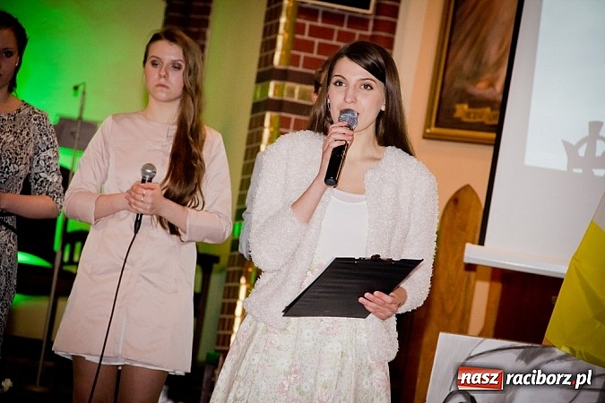Zdjęcie w galerii na portalu naszraciborz.pl: Koncert papieski w kościele na Starej Wsi wiadomości z regionu