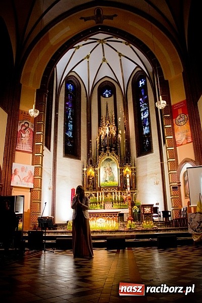 Zdjęcie w galerii na portalu naszraciborz.pl: Koncert papieski w kościele na Starej Wsi wiadomości z regionu