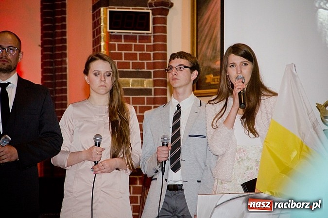 Zdjęcie w galerii na portalu naszraciborz.pl: Koncert papieski w kościele na Starej Wsi wiadomości z regionu