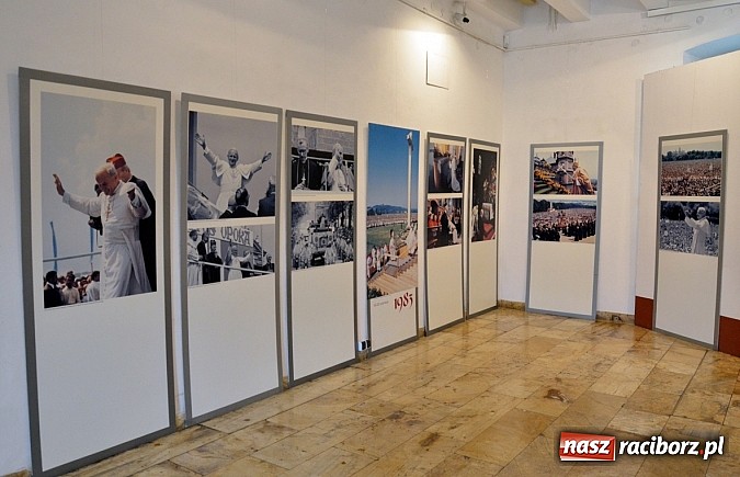Zdjęcie w galerii na portalu naszraciborz.pl: Wystawa PIELGRZYMKI POLSKIE w Raciborzu wiadomości z regionu
