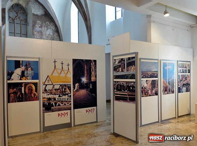 Zdjęcie w galerii na portalu naszraciborz.pl: Wystawa PIELGRZYMKI POLSKIE w Raciborzu wiadomości z regionu