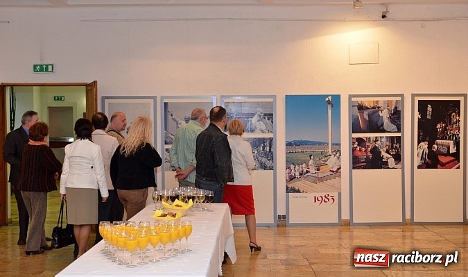 Zdjęcie w galerii na portalu naszraciborz.pl: Wystawa PIELGRZYMKI POLSKIE w Raciborzu wiadomości z regionu