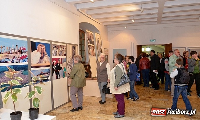 Zdjęcie w galerii na portalu naszraciborz.pl: Wystawa PIELGRZYMKI POLSKIE w Raciborzu wiadomości z regionu