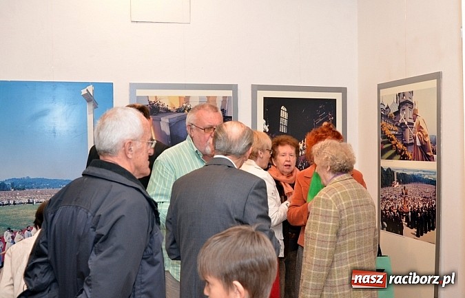 Zdjęcie w galerii na portalu naszraciborz.pl: Wystawa PIELGRZYMKI POLSKIE w Raciborzu wiadomości z regionu