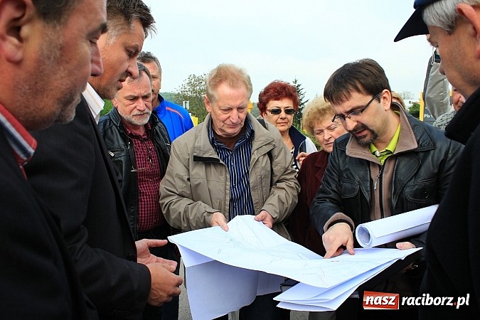 Zdjęcie w galerii na portalu naszraciborz.pl: Droga Racibórz-Pszczyna. Mieszkańcy Brzezia pokazali jak ich zdaniem ma przebiegać trasa wiadomości z regionu