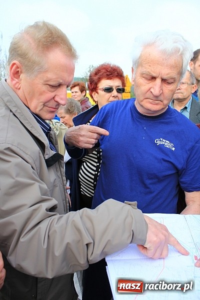 Zdjęcie w galerii na portalu naszraciborz.pl: Droga Racibórz-Pszczyna. Mieszkańcy Brzezia pokazali jak ich zdaniem ma przebiegać trasa wiadomości z regionu