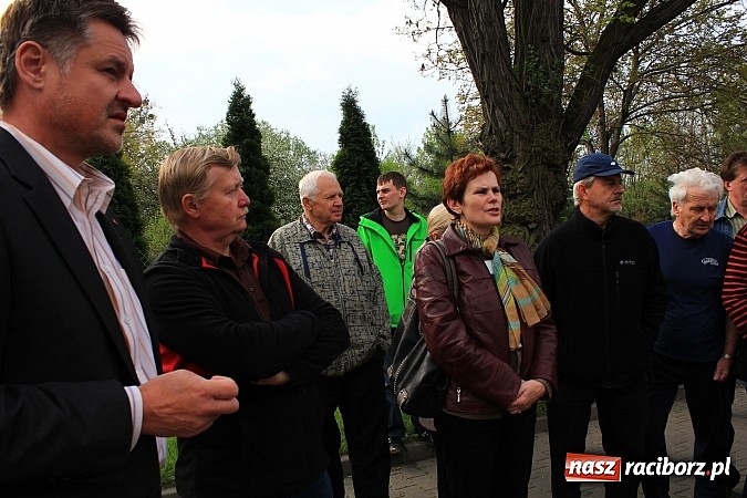 Zdjęcie w galerii na portalu naszraciborz.pl: Droga Racibórz-Pszczyna. Mieszkańcy Brzezia pokazali jak ich zdaniem ma przebiegać trasa wiadomości z regionu