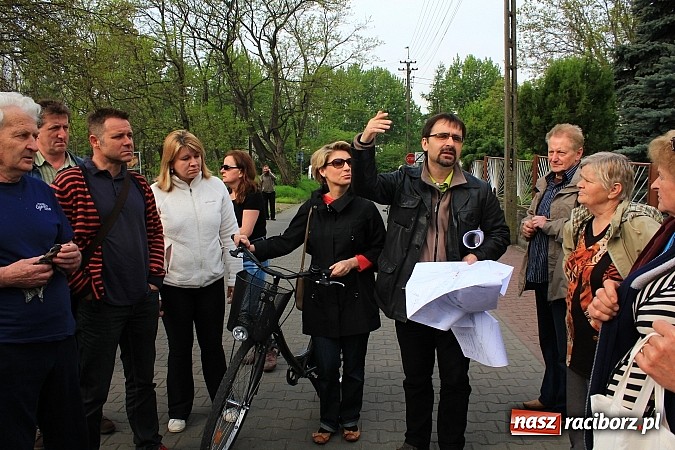 Zdjęcie w galerii na portalu naszraciborz.pl: Droga Racibórz-Pszczyna. Mieszkańcy Brzezia pokazali jak ich zdaniem ma przebiegać trasa wiadomości z regionu