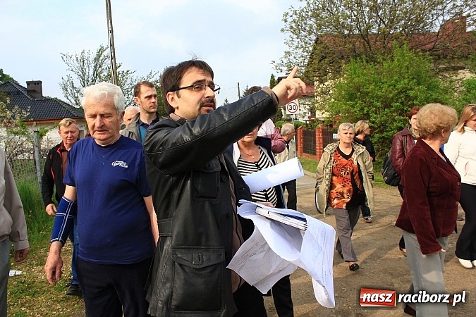 Zdjęcie w galerii na portalu naszraciborz.pl: Droga Racibórz-Pszczyna. Mieszkańcy Brzezia pokazali jak ich zdaniem ma przebiegać trasa wiadomości z regionu