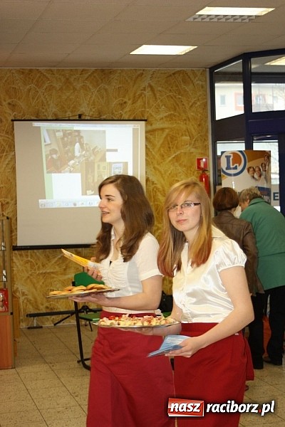 Zdjęcie w galerii na portalu naszraciborz.pl: Zespół Szkół Zawodowych wyszedł do ludzi wiadomości z regionu