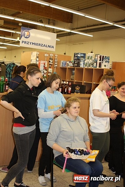 Zdjęcie w galerii na portalu naszraciborz.pl: Zespół Szkół Zawodowych wyszedł do ludzi wiadomości z regionu