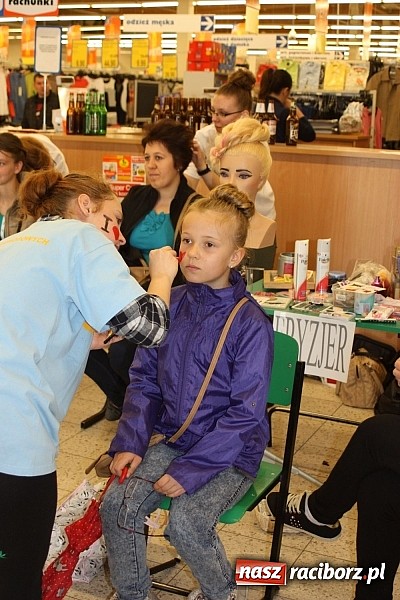 Zdjęcie w galerii na portalu naszraciborz.pl: Zespół Szkół Zawodowych wyszedł do ludzi wiadomości z regionu