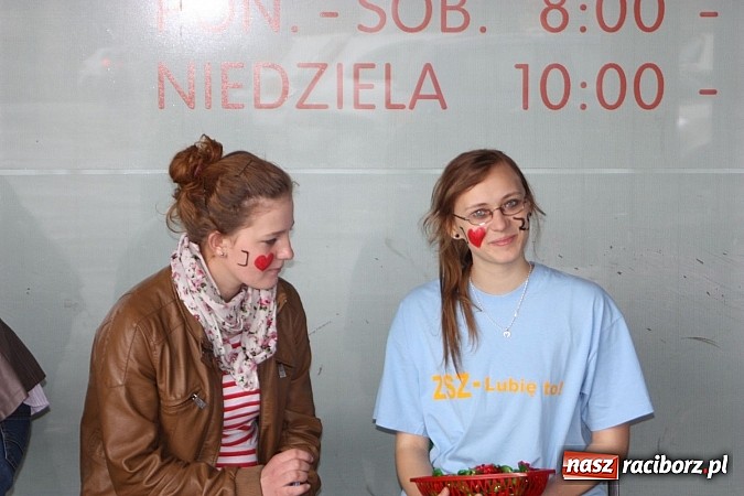 Zdjęcie w galerii na portalu naszraciborz.pl: Zespół Szkół Zawodowych wyszedł do ludzi wiadomości z regionu