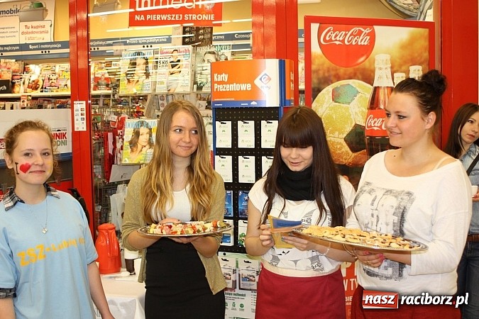 Zdjęcie w galerii na portalu naszraciborz.pl: Zespół Szkół Zawodowych wyszedł do ludzi wiadomości z regionu