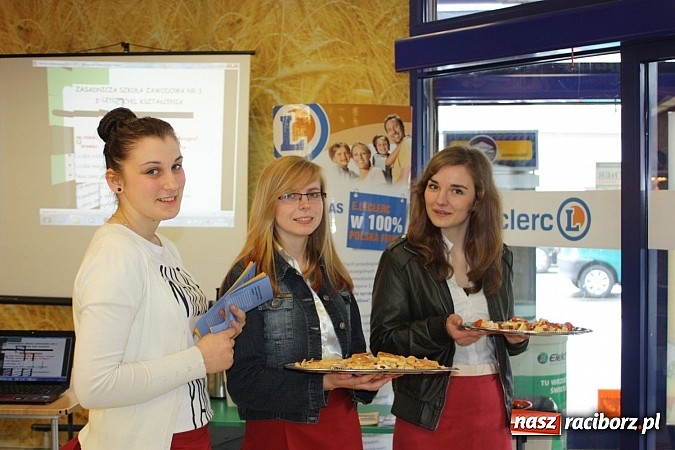 Zdjęcie w galerii na portalu naszraciborz.pl: Zespół Szkół Zawodowych wyszedł do ludzi wiadomości z regionu