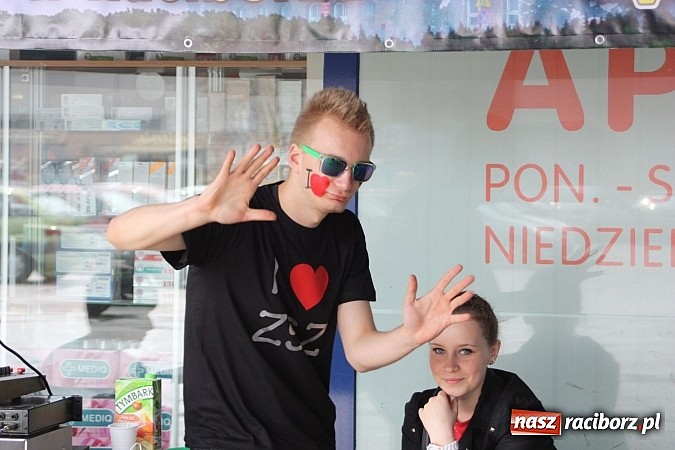 Zdjęcie w galerii na portalu naszraciborz.pl: Zespół Szkół Zawodowych wyszedł do ludzi wiadomości z regionu