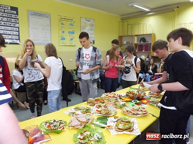 Zdjęcie w galerii na portalu naszraciborz.pl: Ekologiczny konkurs i zdrowe śniadanie w II LO wiadomości z regionu