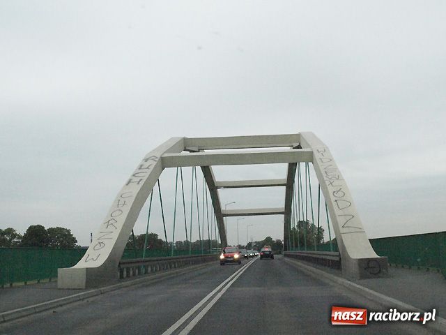 Zdjęcie w galerii na portalu naszraciborz.pl: Kibice grają na nosie policji wiadomości z regionu