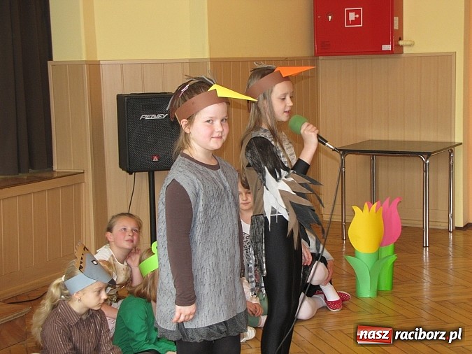 Zdjęcie w galerii na portalu naszraciborz.pl: Aktorzy z SP 13 ponownie z wizytą w Domu św. Notburgi wiadomości z regionu