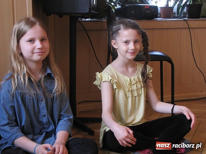 Zdjęcie w galerii na portalu naszraciborz.pl: Aktorzy z SP 13 ponownie z wizytą w Domu św. Notburgi wiadomości z regionu