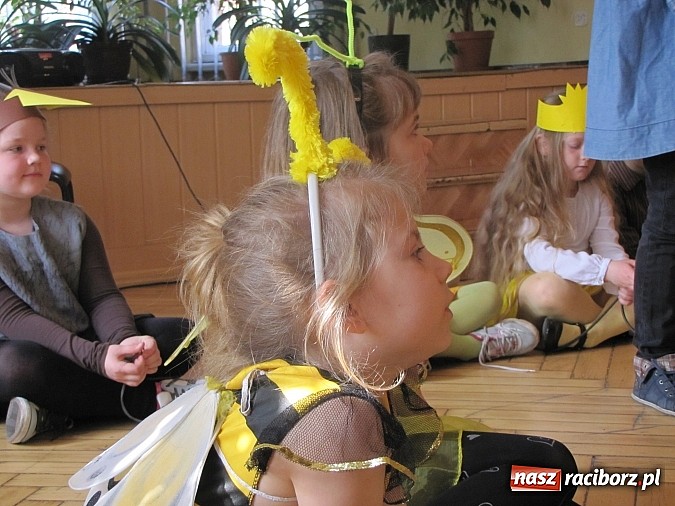 Zdjęcie w galerii na portalu naszraciborz.pl: Aktorzy z SP 13 ponownie z wizytą w Domu św. Notburgi wiadomości z regionu