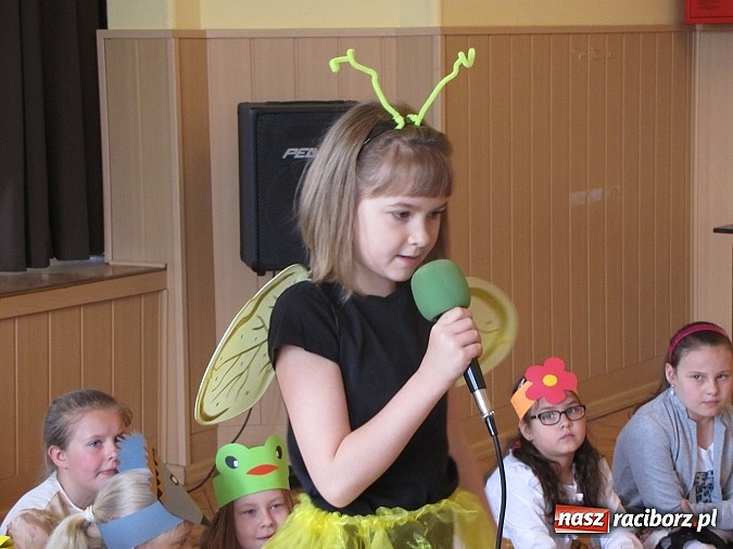 Zdjęcie w galerii na portalu naszraciborz.pl: Aktorzy z SP 13 ponownie z wizytą w Domu św. Notburgi wiadomości z regionu