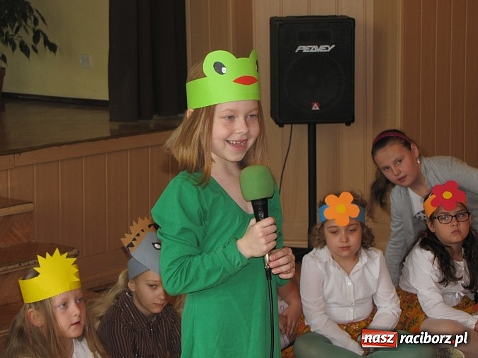 Zdjęcie w galerii na portalu naszraciborz.pl: Aktorzy z SP 13 ponownie z wizytą w Domu św. Notburgi wiadomości z regionu