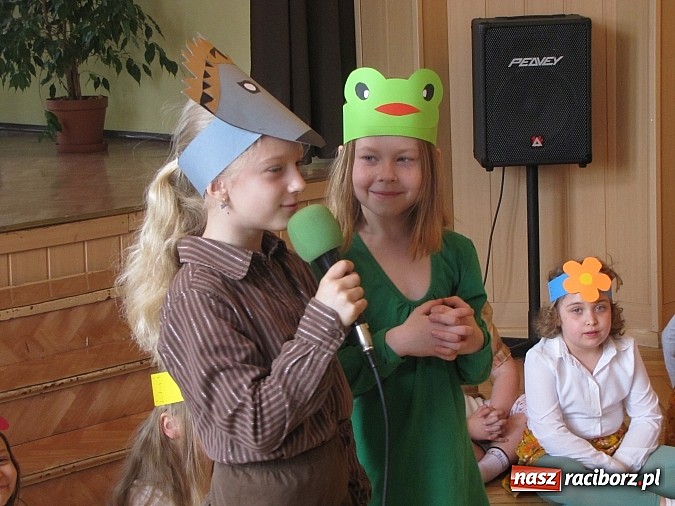 Zdjęcie w galerii na portalu naszraciborz.pl: Aktorzy z SP 13 ponownie z wizytą w Domu św. Notburgi wiadomości z regionu