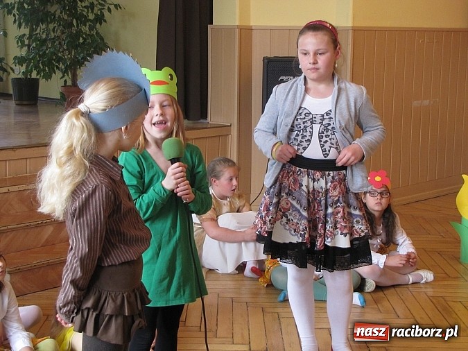 Zdjęcie w galerii na portalu naszraciborz.pl: Aktorzy z SP 13 ponownie z wizytą w Domu św. Notburgi wiadomości z regionu