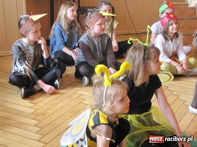 Zdjęcie w galerii na portalu naszraciborz.pl: Aktorzy z SP 13 ponownie z wizytą w Domu św. Notburgi wiadomości z regionu