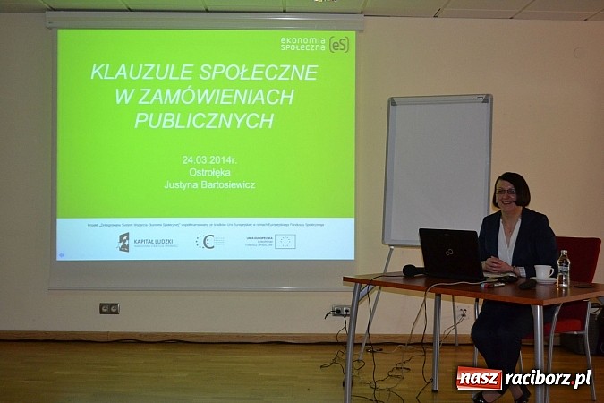 Zdjęcie w galerii na portalu naszraciborz.pl: O klauzulach społecznych na zamku  wiadomości z regionu