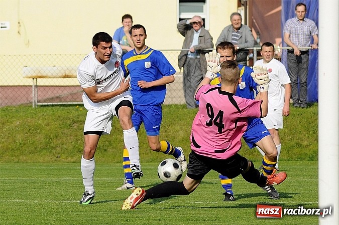 Zdjęcie w galerii na portalu naszraciborz.pl: Klasa okręgowa: Artur Potaczek katem Czyżowic wiadomości z regionu