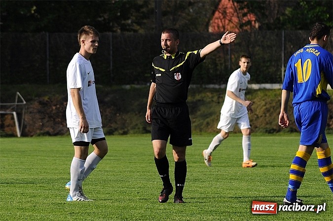 Zdjęcie w galerii na portalu naszraciborz.pl: Klasa okręgowa: Artur Potaczek katem Czyżowic wiadomości z regionu