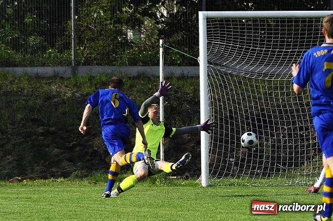 Zdjęcie w galerii na portalu naszraciborz.pl: Klasa okręgowa: Artur Potaczek katem Czyżowic wiadomości z regionu