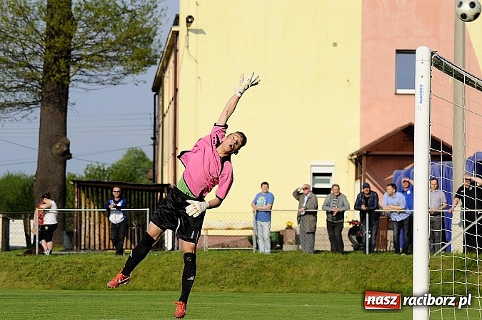 Zdjęcie w galerii na portalu naszraciborz.pl: Klasa okręgowa: Artur Potaczek katem Czyżowic wiadomości z regionu