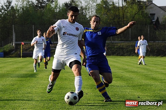 Zdjęcie w galerii na portalu naszraciborz.pl: Klasa okręgowa: Artur Potaczek katem Czyżowic wiadomości z regionu