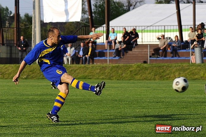 Zdjęcie w galerii na portalu naszraciborz.pl: Klasa okręgowa: Artur Potaczek katem Czyżowic wiadomości z regionu