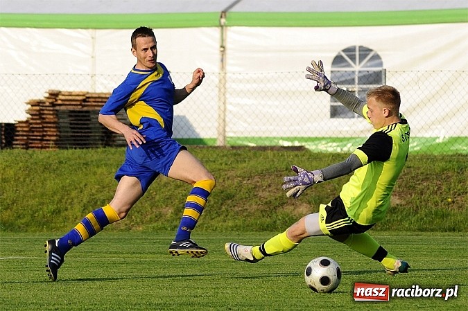Zdjęcie w galerii na portalu naszraciborz.pl: Klasa okręgowa: Artur Potaczek katem Czyżowic wiadomości z regionu