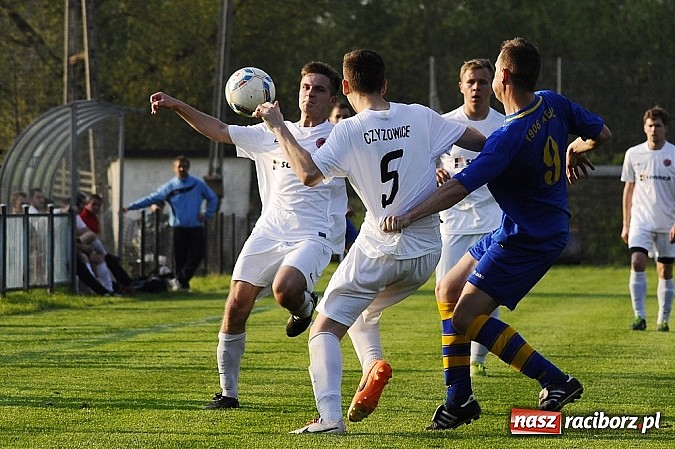 Zdjęcie w galerii na portalu naszraciborz.pl: Klasa okręgowa: Artur Potaczek katem Czyżowic wiadomości z regionu