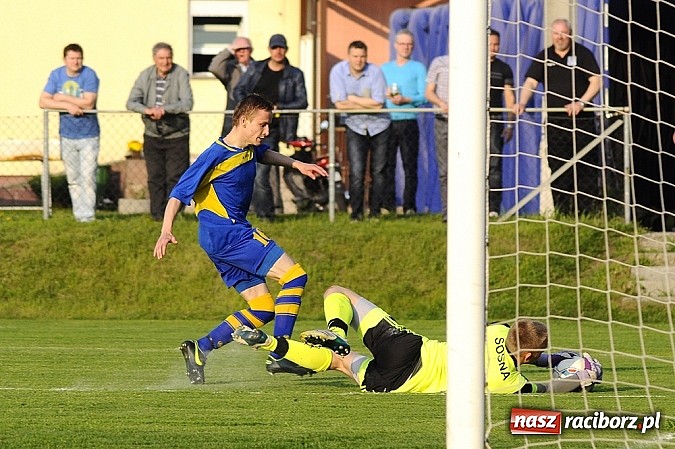 Zdjęcie w galerii na portalu naszraciborz.pl: Klasa okręgowa: Artur Potaczek katem Czyżowic wiadomości z regionu