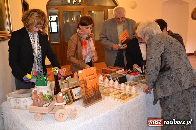 Zdjęcie w galerii na portalu naszraciborz.pl: Szlachta na pierwszy ogień! Ruszyła Noc w Starym Opactwie wiadomości z regionu