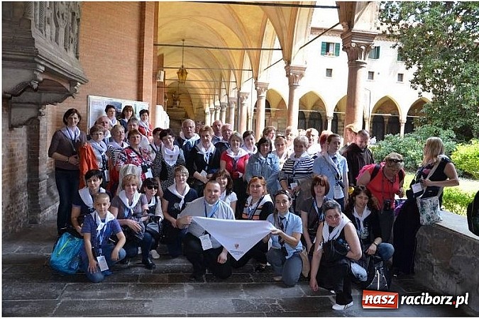 Zdjęcie w galerii na portalu naszraciborz.pl: Pielgrzymi z parafii Matki Bożej w Raciborzu na kanonizacji w Rzymie wiadomości z regionu