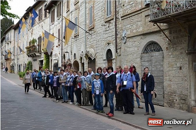 Zdjęcie w galerii na portalu naszraciborz.pl: Pielgrzymi z parafii Matki Bożej w Raciborzu na kanonizacji w Rzymie wiadomości z regionu