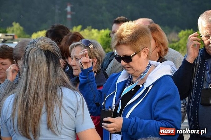 Zdjęcie w galerii na portalu naszraciborz.pl: Pielgrzymi z parafii Matki Bożej w Raciborzu na kanonizacji w Rzymie wiadomości z regionu