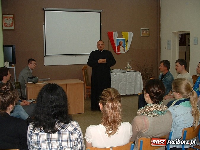 Zdjęcie w galerii na portalu naszraciborz.pl: Raciborski Medyk oddał hołd wielkiemu rodakowi wiadomości z regionu