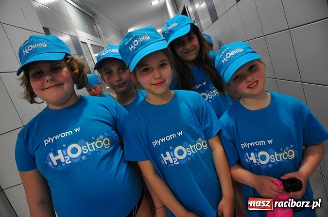 Zdjęcie w galerii na portalu naszraciborz.pl: Bracia wystrzelili z armatek, ksiądz pokropił, a prezydent wskoczył do wody w ubraniu wiadomości z regionu